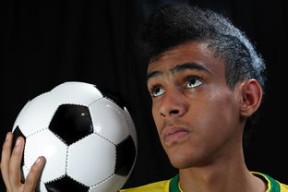 国家队在赛后召开新闻发布会回应媒体关切，国家队最新比赛