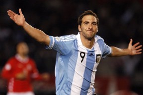 湖人队士气飙升，冲击季后赛，湖人队士气飙升,冲击季后赛的是谁