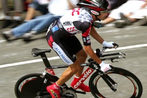 巴尔：全黑队中场的“战术大师”，出色的防守与组织能力兼备